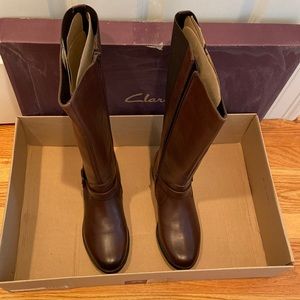 New: Clarks Plaza Pilot Women’s Brown Leather Boot size 8 medium